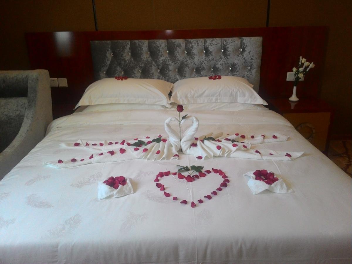 יאנגון Apollo Hotel מראה חיצוני תמונה