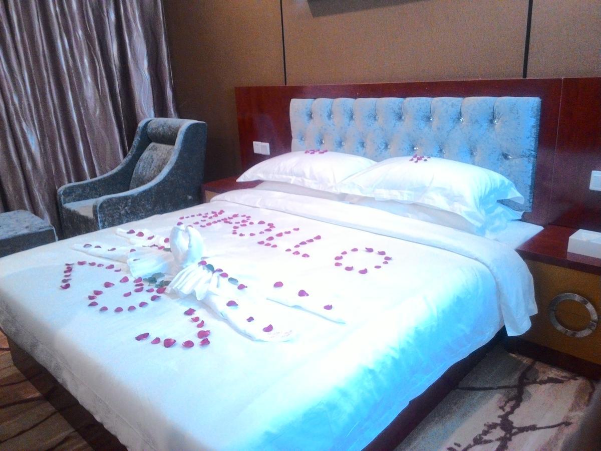 יאנגון Apollo Hotel מראה חיצוני תמונה