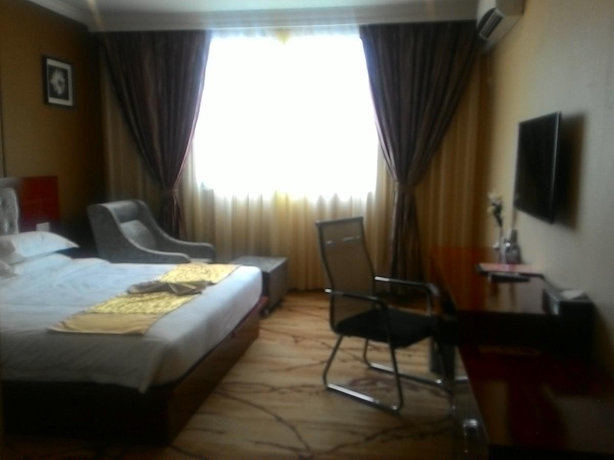 יאנגון Apollo Hotel מראה חיצוני תמונה